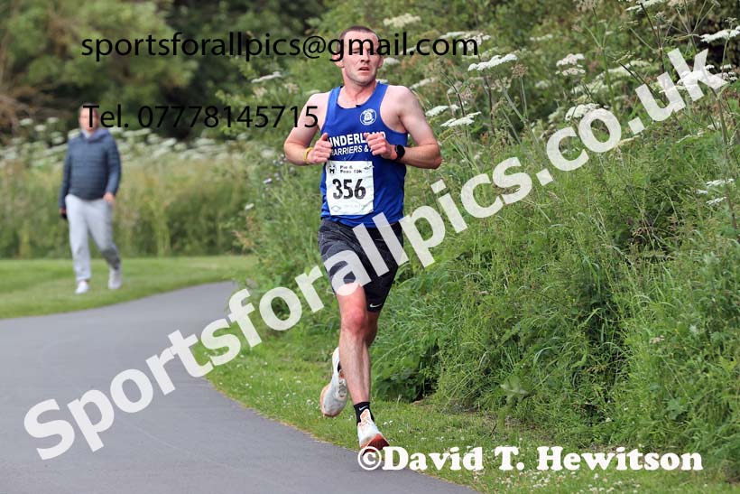 The 2024 Tynedale Pie n Peas 10k Road Race, Ovington to Low Prudhoe Country Park, Northumberland.  Photo: David T. Hewitson/Sports for All Pics